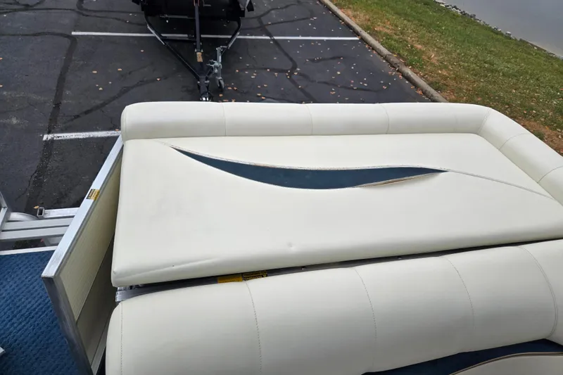 Slide: The Image of White leather seating on a 2005 Odyssey 522C boat, showing a tear. - 14