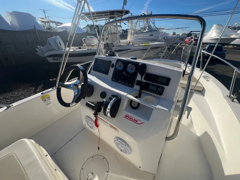 Slide: The Image of Boston Whaler 180 Dauntless 2021 - 10