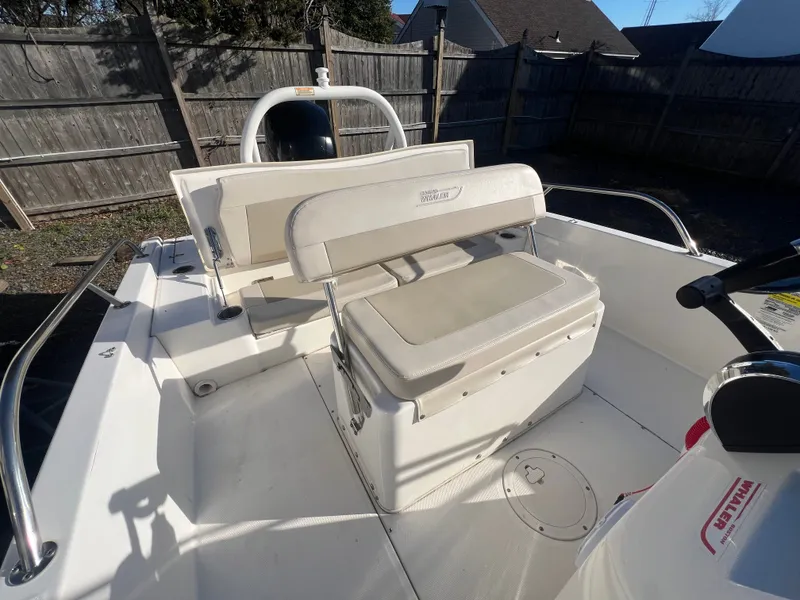 Slide: The Image of Boston Whaler 180 Dauntless 2021 - 13