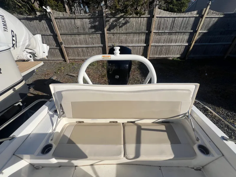 Slide: The Image of Boston Whaler 180 Dauntless 2021 - 14