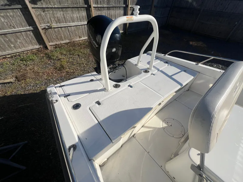Slide: The Image of Boston Whaler 180 Dauntless 2021 - 15