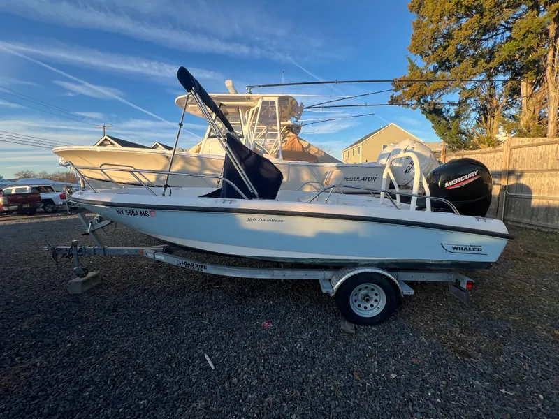 Slide: The Image of Boston Whaler 180 Dauntless 2021 - 2