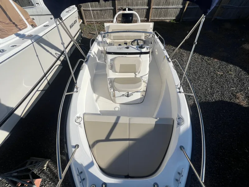 Slide: The Image of Boston Whaler 180 Dauntless 2021 - 5