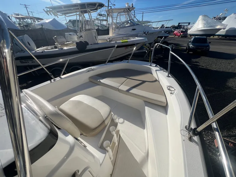 Slide: The Image of Boston Whaler 180 Dauntless 2021 - 7