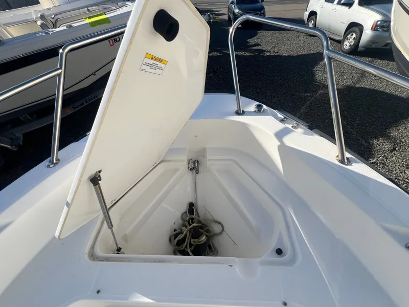 Slide: The Image of Boston Whaler 180 Dauntless 2021 - 8