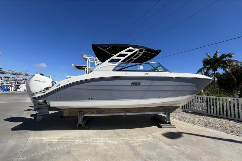 Slide: The Image of Sea Ray SDX 250 Outboard 2026 - 0