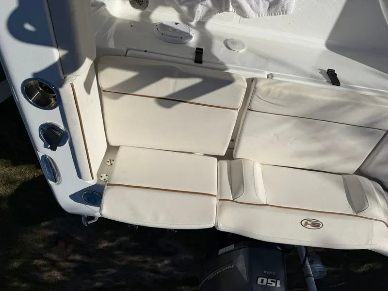 Slide: The Image of Sea Hunt Ultra 219 2022 - 10