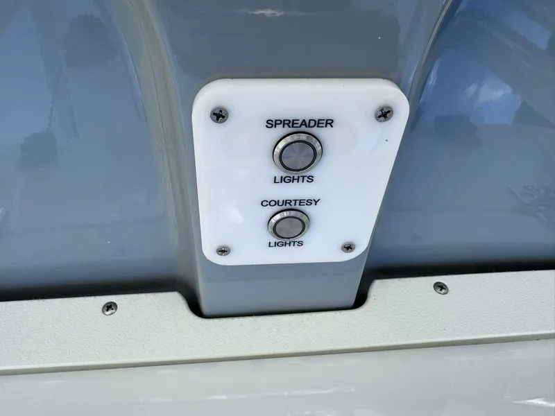 Slide: The Image of Sea Hunt Ultra 219 2022 - 18