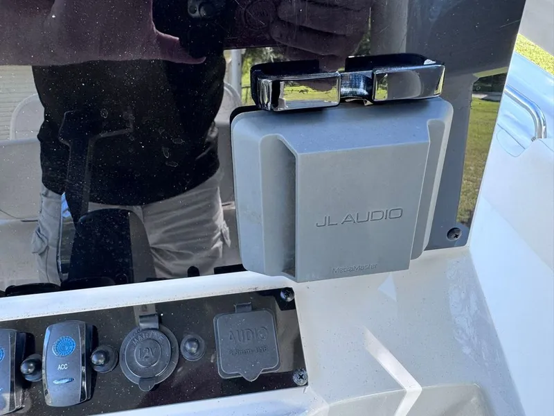 Slide: The Image of Sea Hunt Ultra 219 2022 - 23