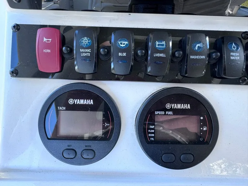 Slide: The Image of Sea Hunt Ultra 219 2022 - 27