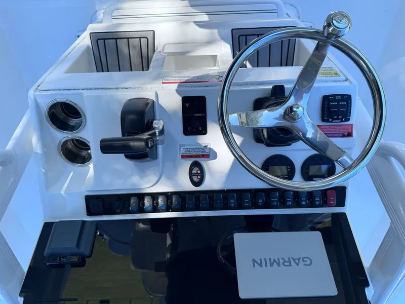 Slide: The Image of Sea Hunt Ultra 219 2022 - 3