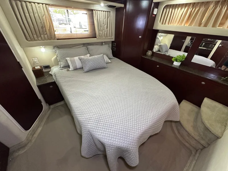 Slide: The Image of Luxurious bathroom in a 2007 Sea Ray 40 Motor Yacht. - 48
