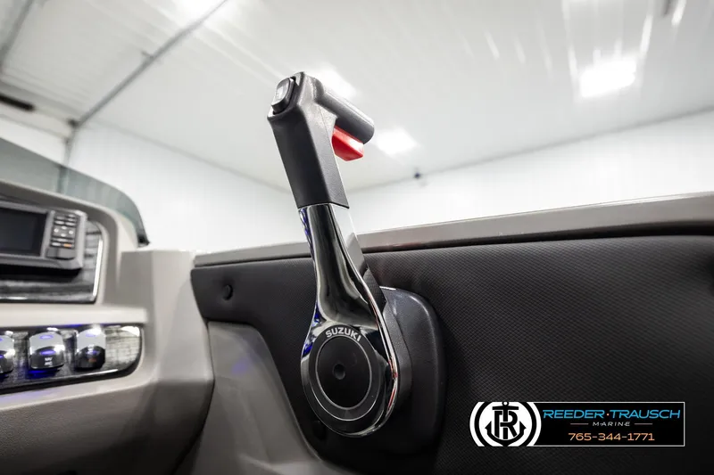 Slide: The Image of Throttle control in 2026 Avalon LSZ Vrl boat interior, featuring Suzuki branding. - 38