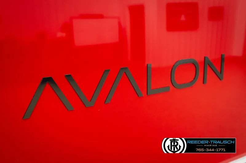 Slide: The Image of Red Avalon LSZ Vrl 2026 with Reeder-Trausch Marine logo and contact details. - 47