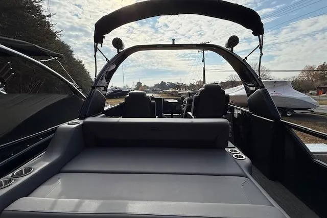 Slide: The Image of Steering wheel and dashboard of 2026 SunCatcher Diamond Elite 324 SL with Garmin display. - 27