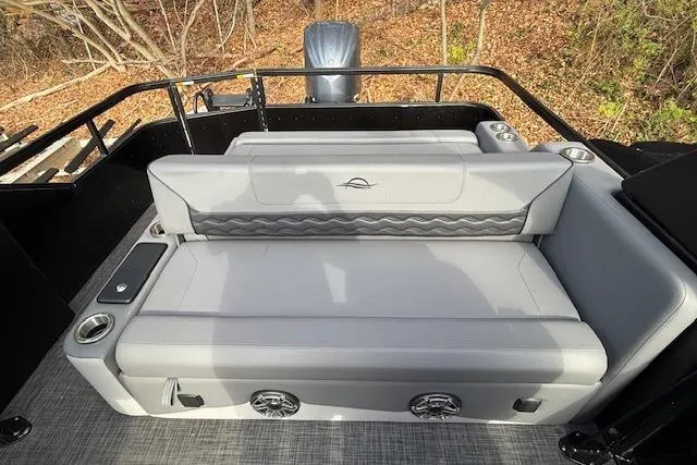 Slide: The Image of Captain's chair in 2026 SunCatcher Diamond Elite 324 SL boat, featuring modern design and controls. - 28