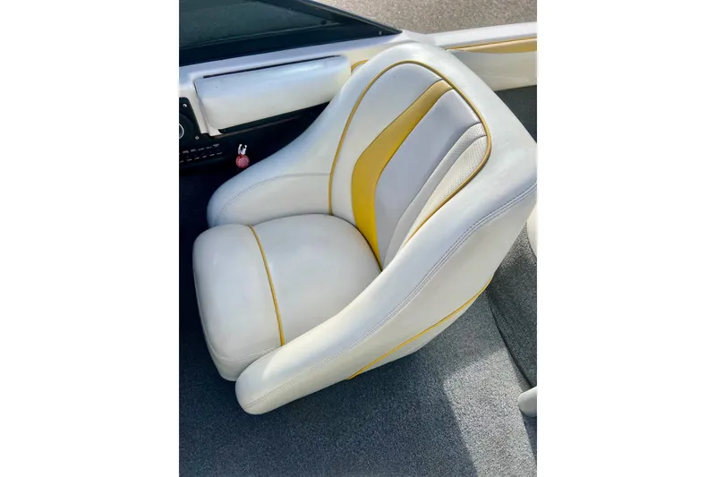 Slide: The Image of 2002 Malibu Sportster LX boat seat with white and yellow upholstery. - 19