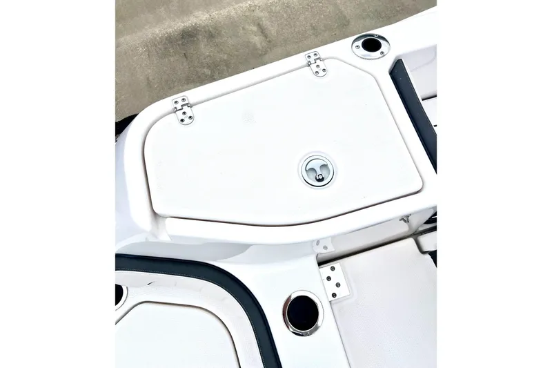 Slide: The Image of 2022 Yamaha Boats 255 FSH Sport H deck with storage compartment and cup holders. - 15