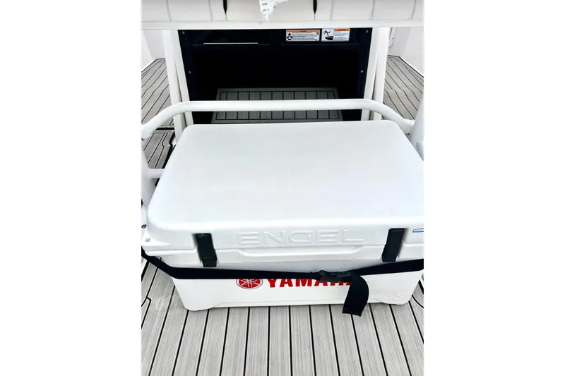 Slide: The Image of Yamaha Boats 2022 255 FSH Sport H with Engel cooler on deck. - 34