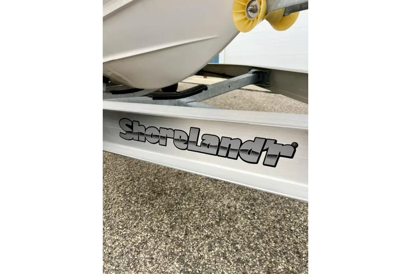 Slide: The Image of Yamaha 255 FSH Sport H 2022 on ShoreLand'r trailer, close-up view. - 7