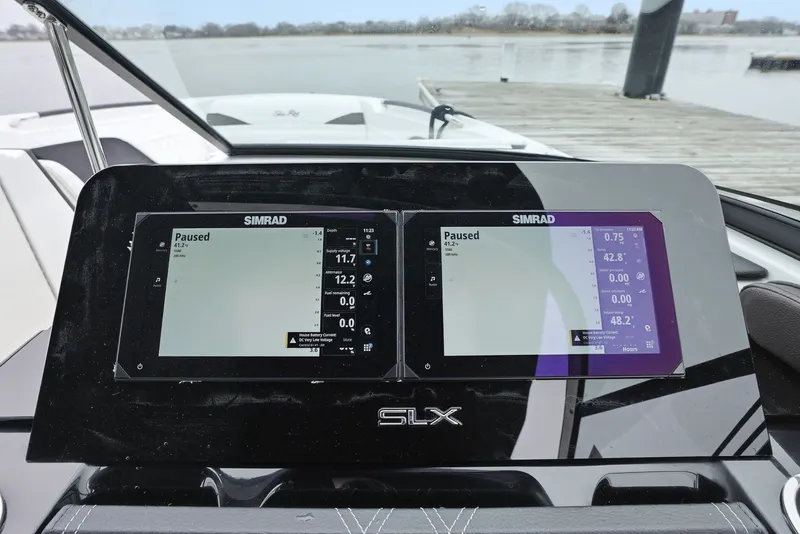 Slide: The Image of Sea Ray SLX 260 Outboard 2026 - 16