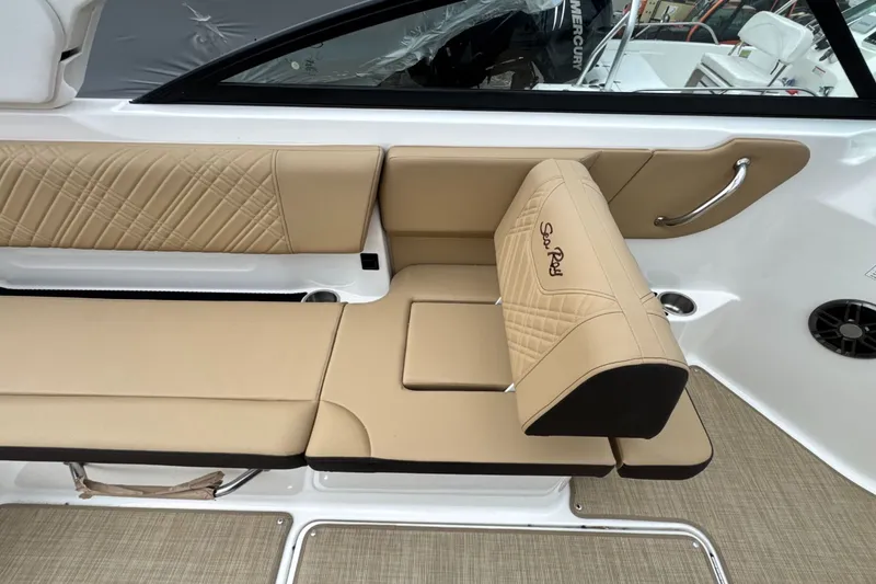Slide: The Image of Sea Ray SDX 250 Outboard 2026 - 18