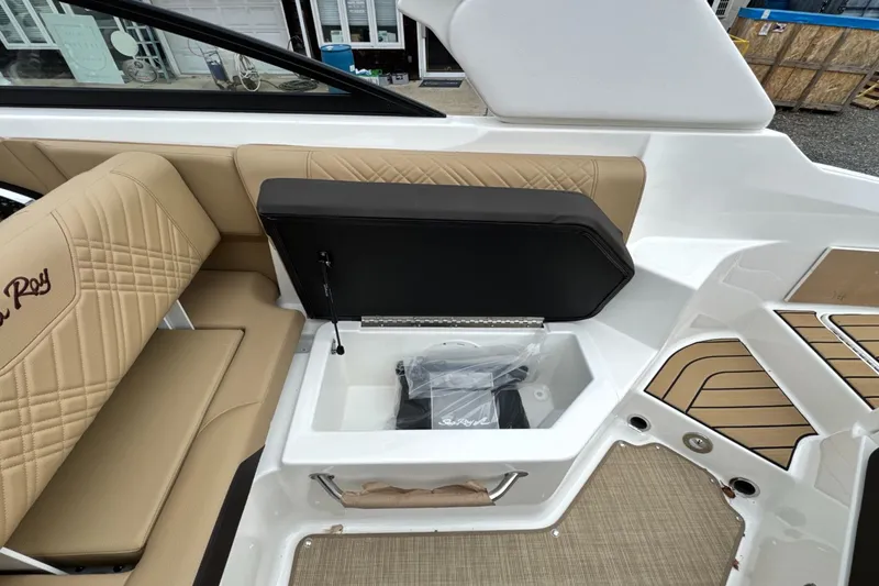 Slide: The Image of Sea Ray SDX 250 Outboard 2026 - 22