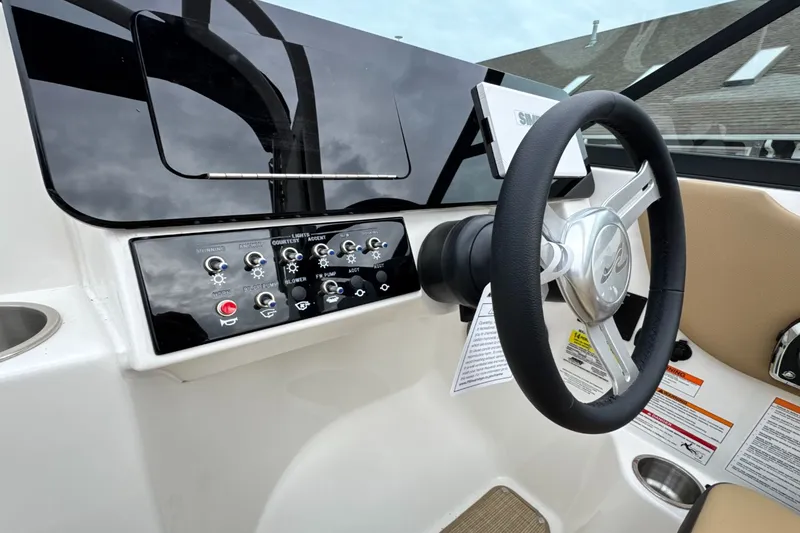 Slide: The Image of Sea Ray SDX 250 Outboard 2026 - 28