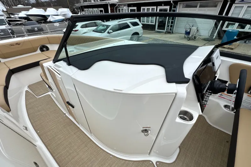 Slide: The Image of Sea Ray SDX 250 Outboard 2026 - 33