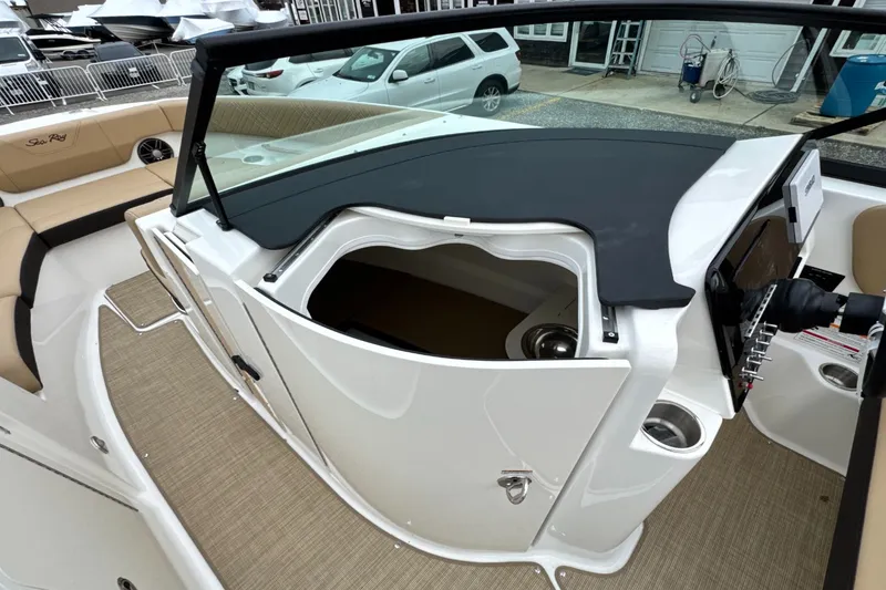 Slide: The Image of Sea Ray SDX 250 Outboard 2026 - 34