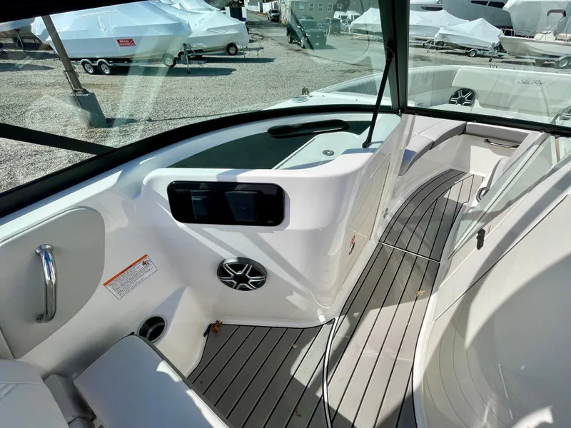 Slide: The Image of Sea Ray SDX 230 Outboard 2026 - 15