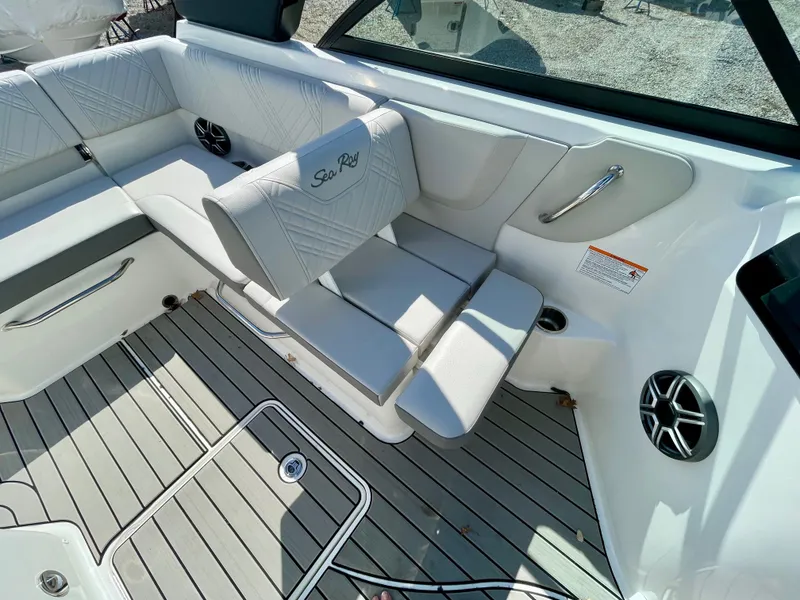 Slide: The Image of Sea Ray SDX 230 Outboard 2026 - 10