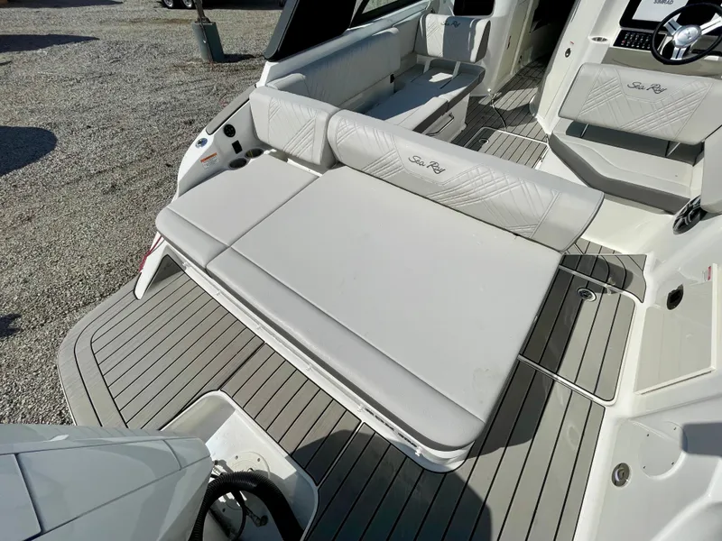 Slide: The Image of Sea Ray SDX 230 Outboard 2026 - 5