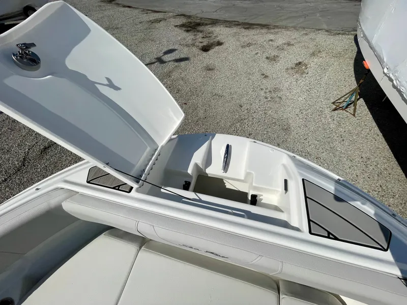 Slide: The Image of Sea Ray SDX 230 Outboard 2026 - 24