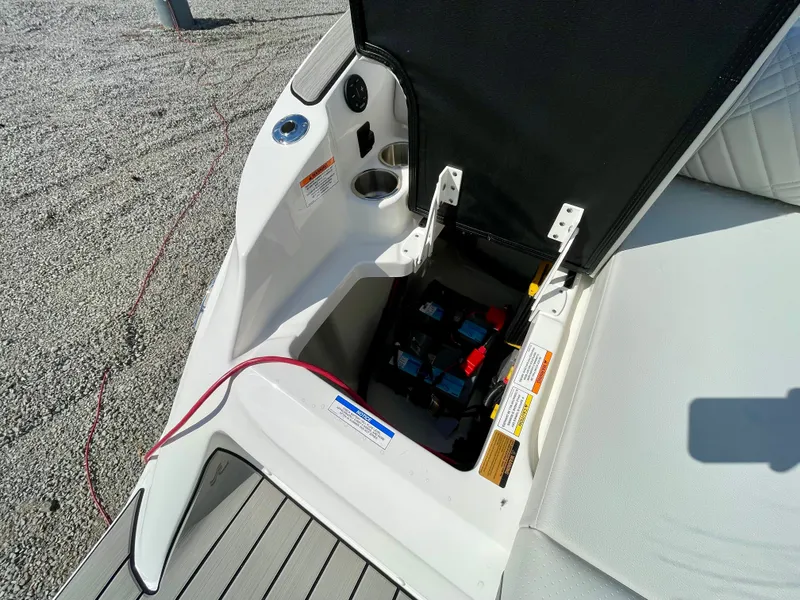 Slide: The Image of Sea Ray SDX 230 Outboard 2026 - 4