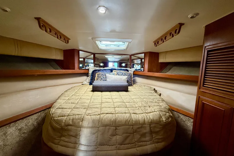 Slide: The Image of Luxurious cabin interior of 1996 Egg Harbor 35 Sport Fisherman yacht. - 34