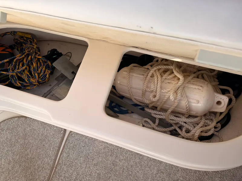 Slide: The Image of Sea Ray Sundancer 320 2003 - 13