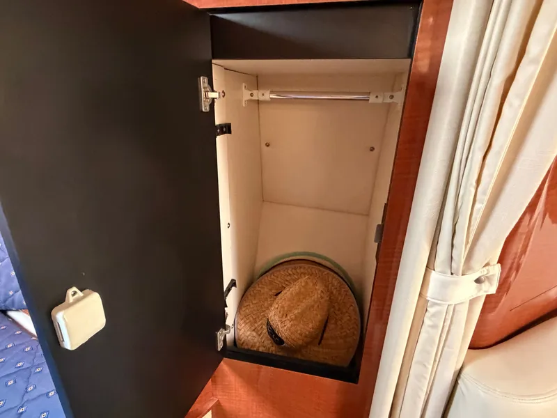 Slide: The Image of Sea Ray Sundancer 320 2003 - 47