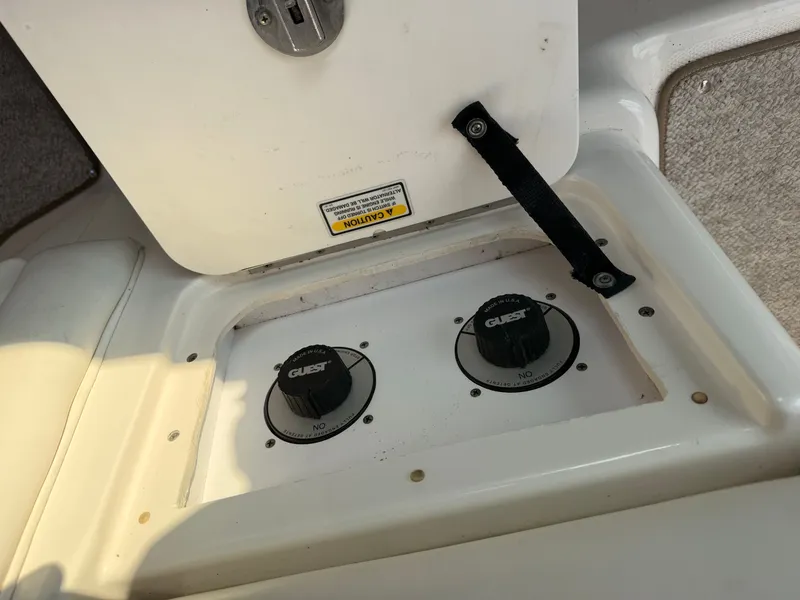 Slide: The Image of Sea Ray Sundancer 320 2003 - 60