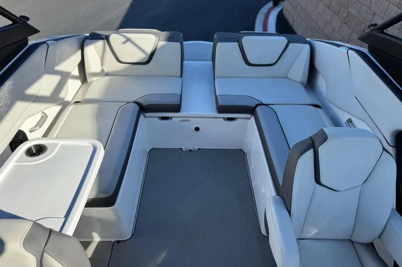 Slide: The Image of 2023 Yamaha Boats AR250 interior seating with modern design and comfortable upholstery. - 17