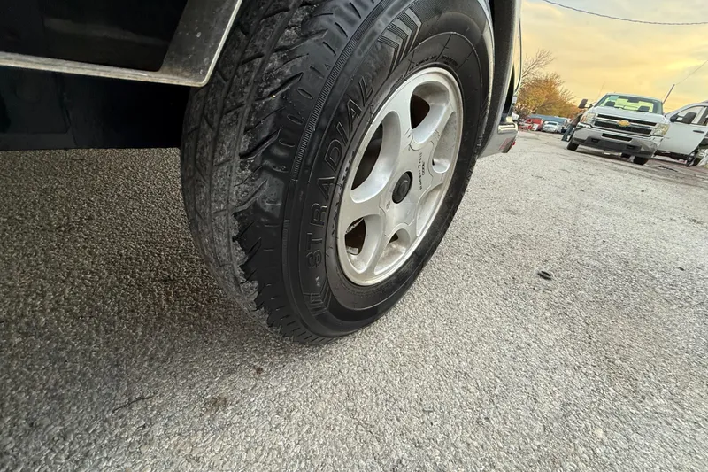 Slide: The Image of 2007 Ranger Z19 Comanche boat with Minn Kota trolling motor and Lowrance fish finder. - 29