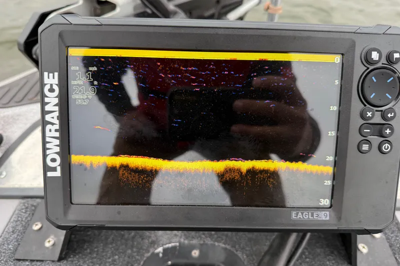 Slide: The Image of Fishfinder display on a 2007 Ranger Z19 Comanche boat, showing depth and water temperature. - 31