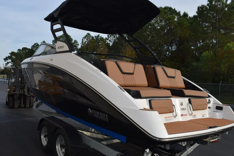 Slide: The Image of 2026 Yamaha Boats 252SD on trailer, featuring sleek design and luxurious seating. - 6