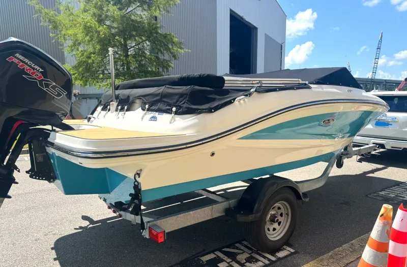 Slide: The Image of Sea Ray SPX 190 Outboard 2021 - 18