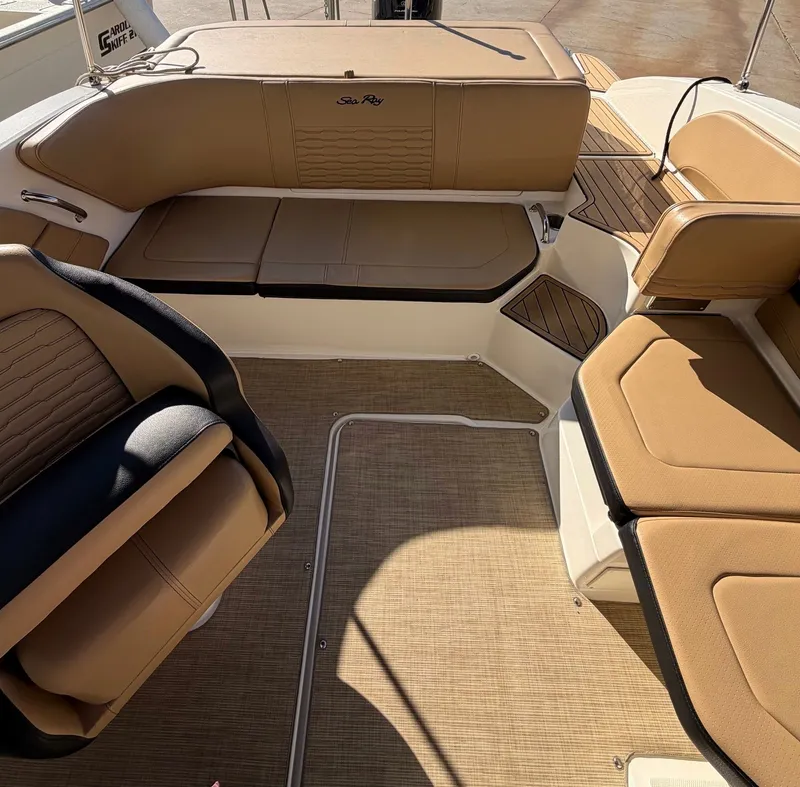 Slide: The Image of Sea Ray SPX 190 Outboard 2021 - 3