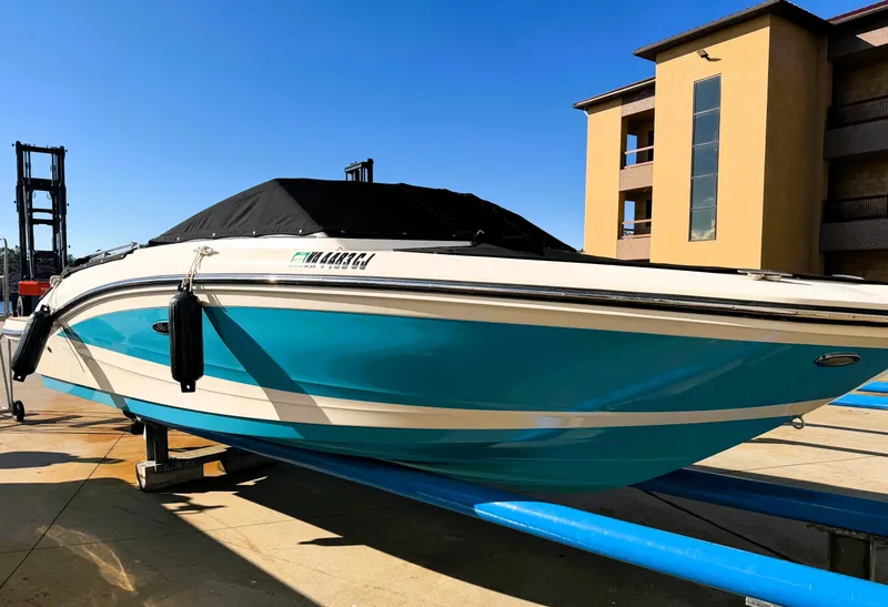 Slide: The Image of Sea Ray SPX 190 Outboard 2021 - 7