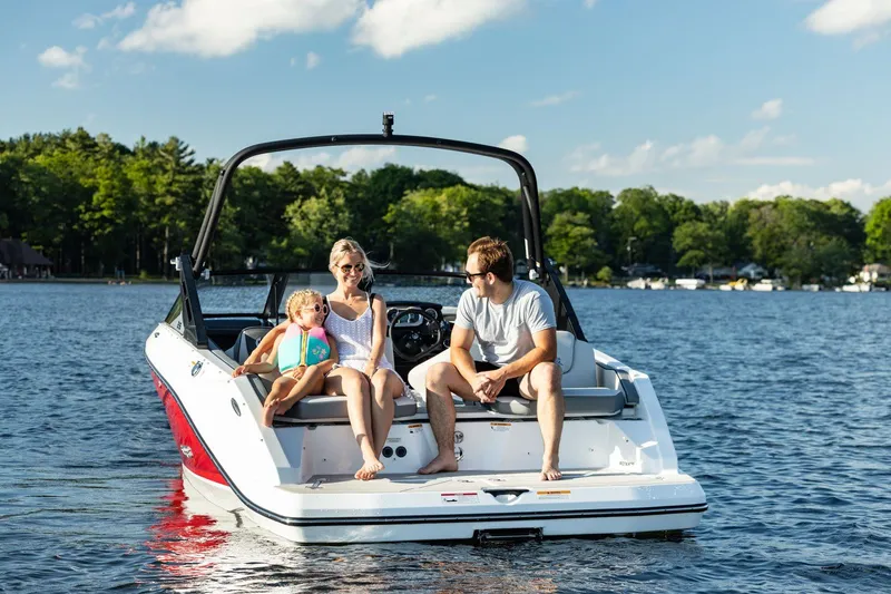 Slide: The Image of Scarab 215 SE 2026 - 18