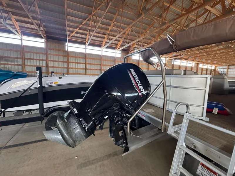 Slide: The Image of Bennington 23SXL EXP TRI 2023 - 14