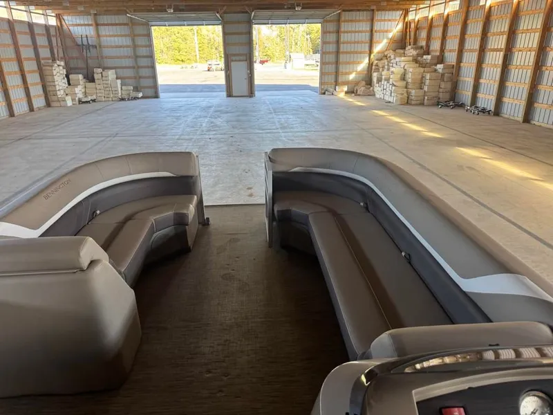 Slide: The Image of Bennington 23SXL EXP TRI 2023 - 15