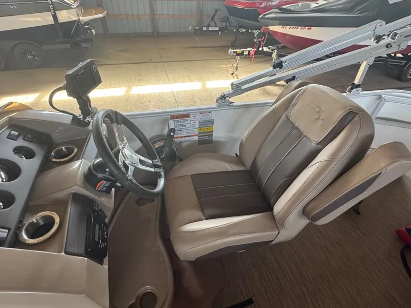 Slide: The Image of Bennington 23SXL EXP TRI 2023 - 20